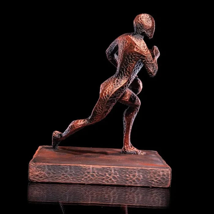 Skulptur eines Basketballspielers in Aktion – Zeitgenössische Sportkunst