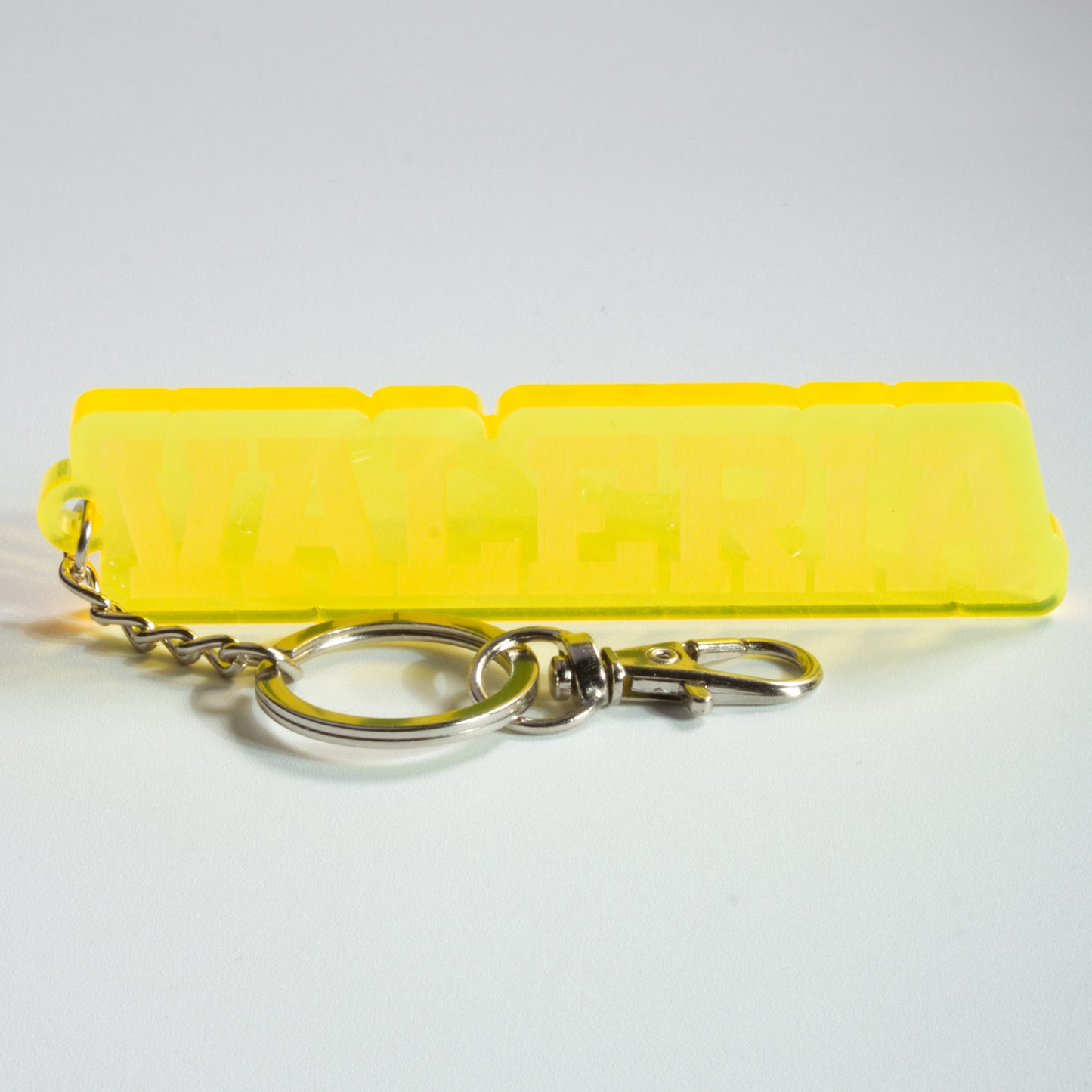 Llavero Personalizado con Nombre en Acrílico – Varios Colores – Ideal para Regalo 🎁