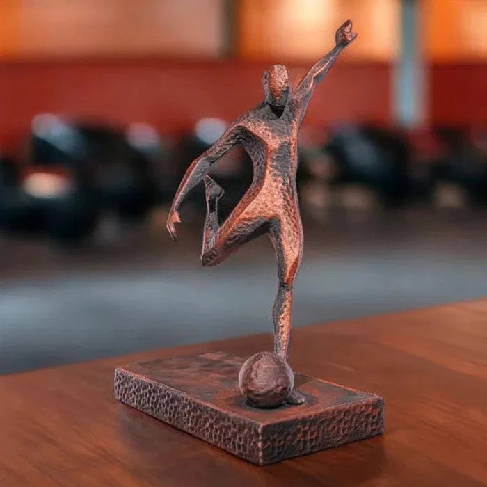 Escultura de Jugador de Fútbol en Acción - Arte Deportivo Contemporáneo