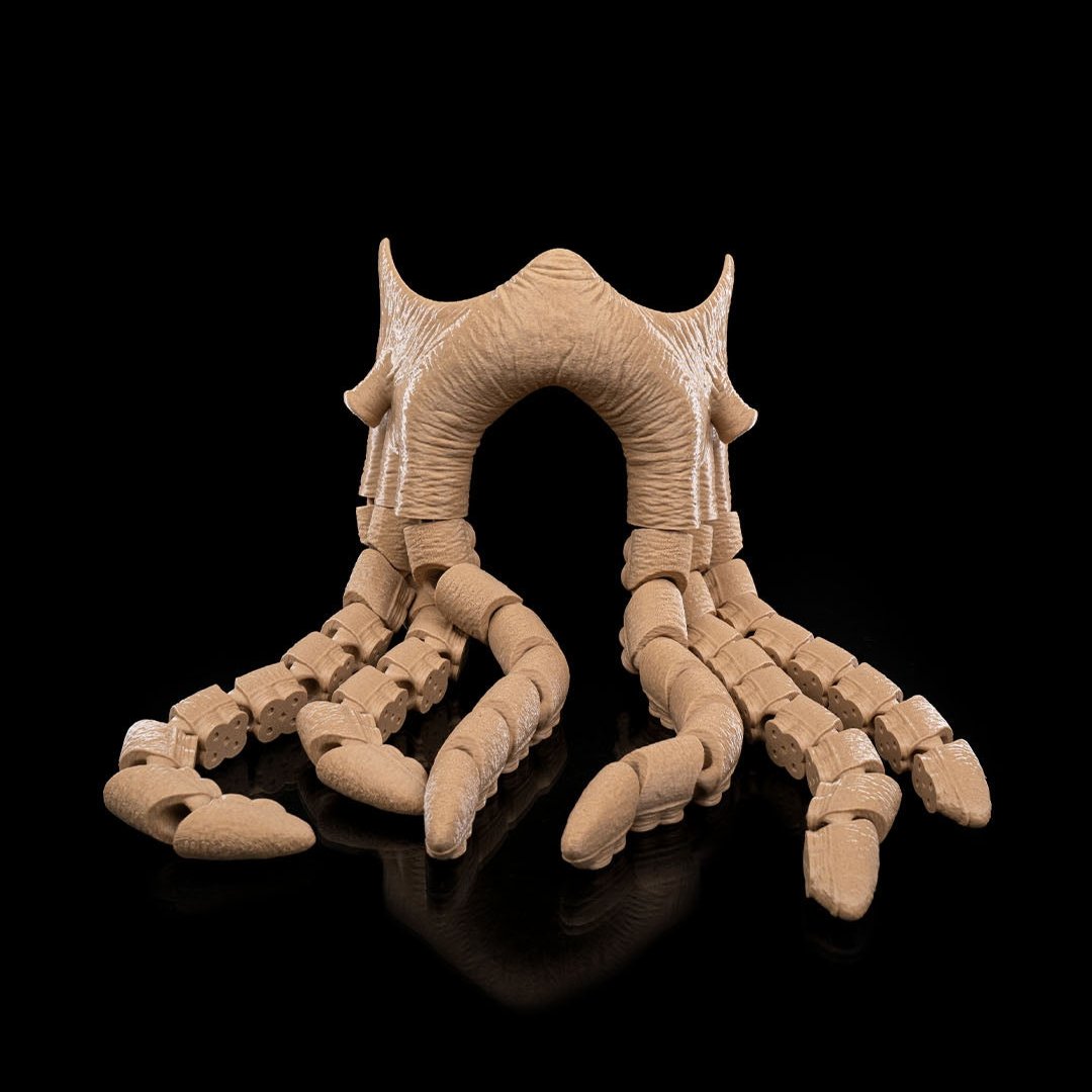 Máscara de tentáculos abisales impresa en 3D para Halloween con tentáculos articulados.