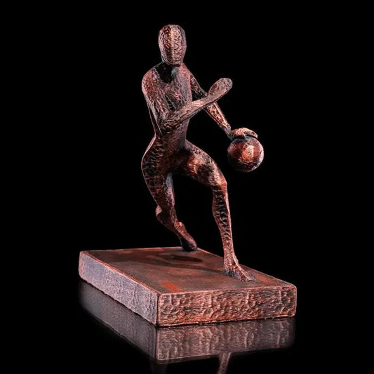 Escultura de Jugador de Baloncesto en Acción - Arte Deportivo Contemporáneo