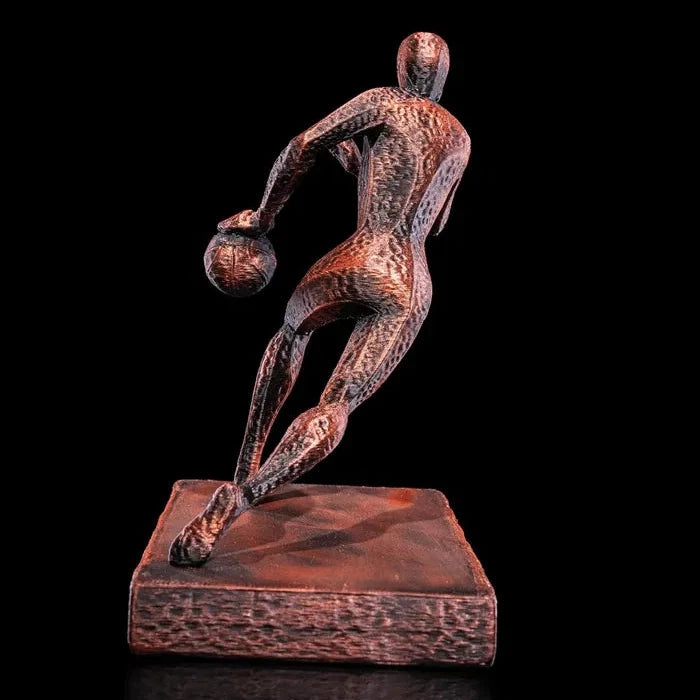 Escultura de Jugador de Baloncesto en Acción - Arte Deportivo Contemporáneo