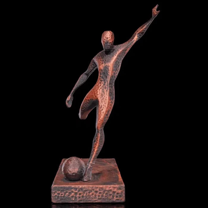 Escultura de Jugador de Fútbol en Acción - Arte Deportivo Contemporáneo