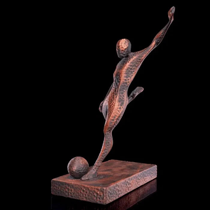 Escultura de Jugador de Fútbol en Acción - Arte Deportivo Contemporáneo