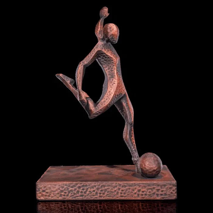 Escultura de Jugador de Fútbol en Acción - Arte Deportivo Contemporáneo